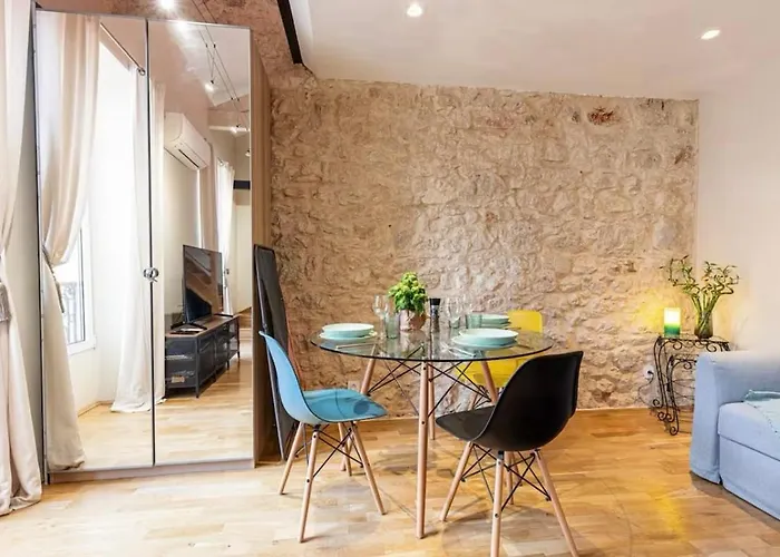 Duplex Center Of Nice With Ac